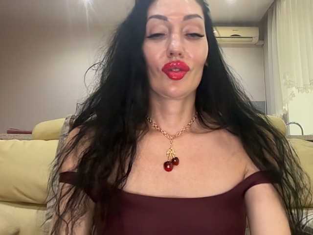 KorolevaQween000 live cam preview