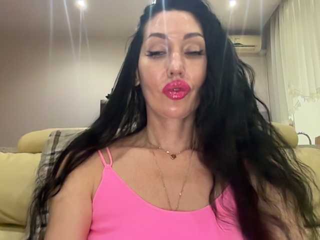 KorolevaQween000 live cam on BongaCams