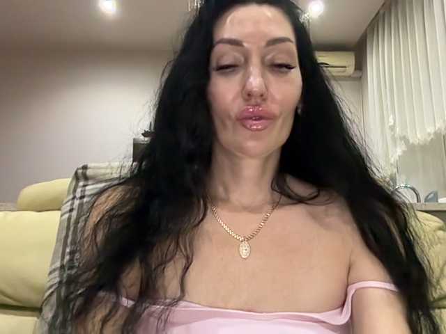 KorolevaQween000 live cam preview