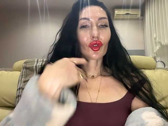 KorolevaQween000 live cam preview