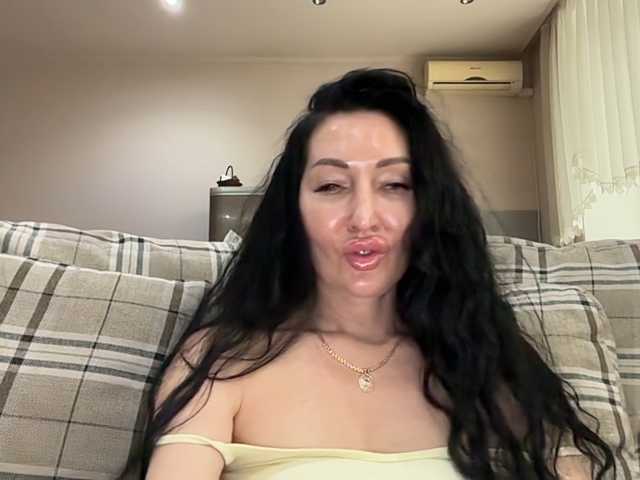 KorolevaQween000 live cam on BongaCams