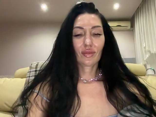 KorolevaQween000 live cam on BongaCams