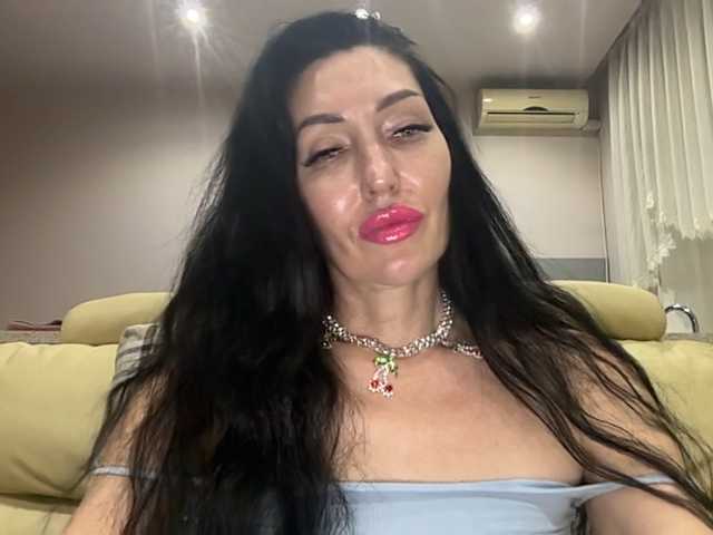 KorolevaQween000 live cam preview