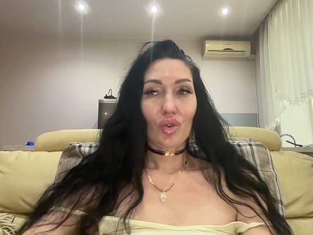 KorolevaQween000 Live Cam on BongaCams