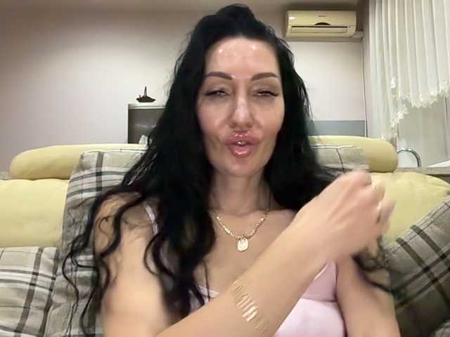 KorolevaQween000 live cam preview