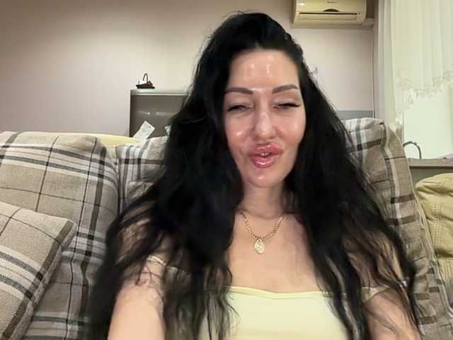 KorolevaQween000 live cam on BongaCams