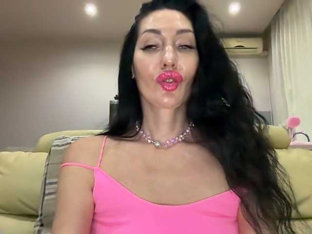 KorolevaQween000 live cam on BongaCams