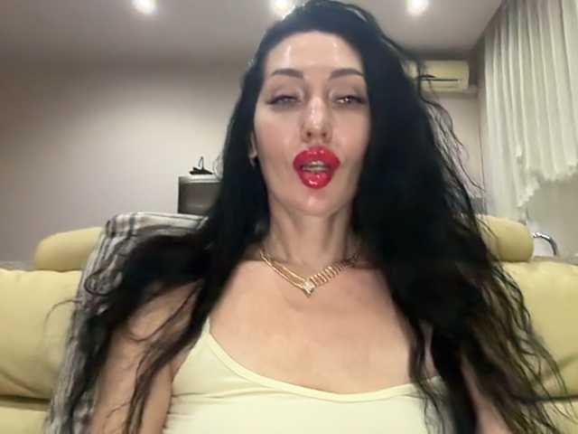 KorolevaQween000 live cam on BongaCams