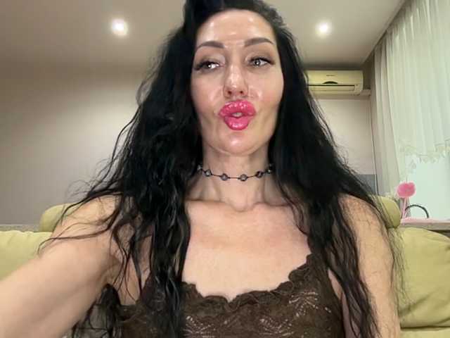 KorolevaQween000 live cam on BongaCams