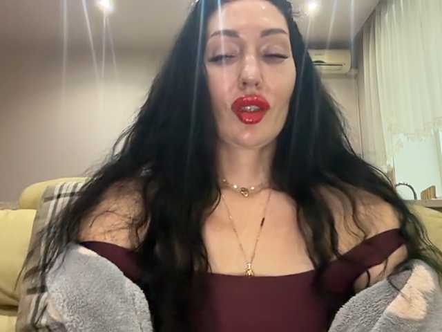 KorolevaQween000 live cam preview