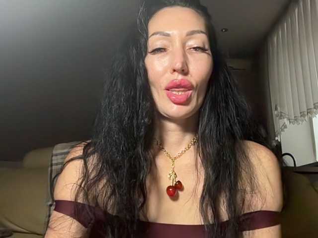 KorolevaQween000 live cam preview