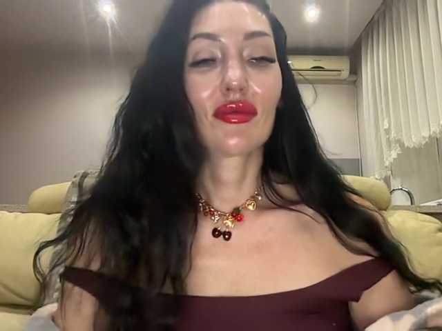 KorolevaQween000, en vivo ahora en BongaCams