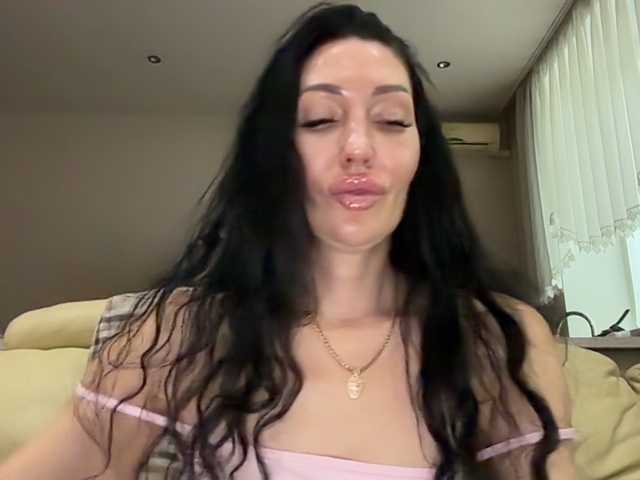 KorolevaQween000 live cam preview