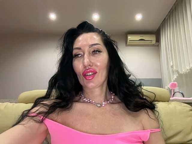 KorolevaQween000 live cam on BongaCams