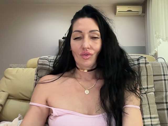 KorolevaQween000 live cam on BongaCams