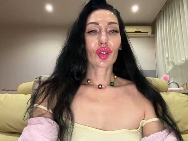 KorolevaQween000 live cam on BongaCams