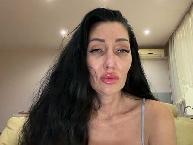 KorolevaQween000 live cam preview