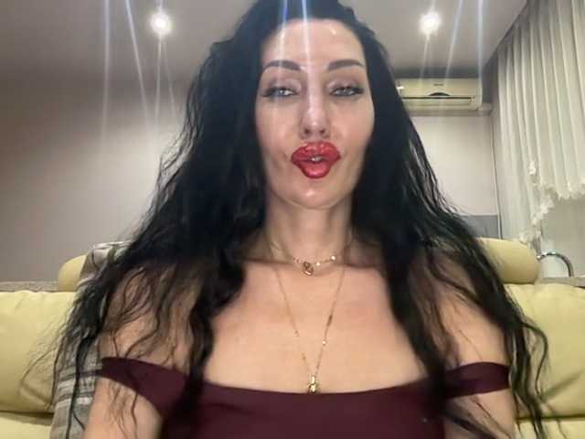 KorolevaQween000 live cam preview