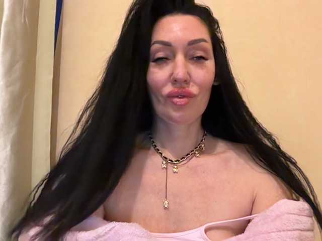 KorolevaQween000 webcam