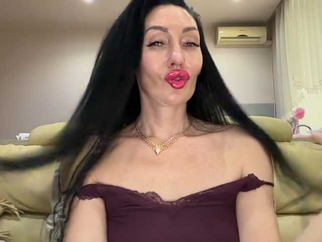 KorolevaQween000 live cam on BongaCams