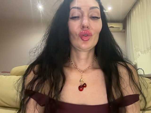 KorolevaQween000 live cam on BongaCams