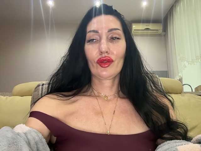 KorolevaQween000 live cam on BongaCams