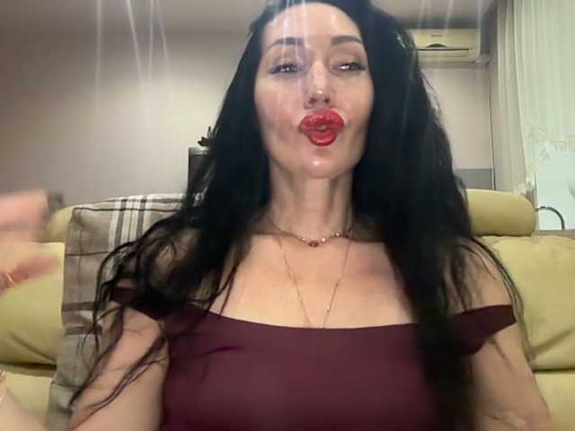KorolevaQween000 live cam preview