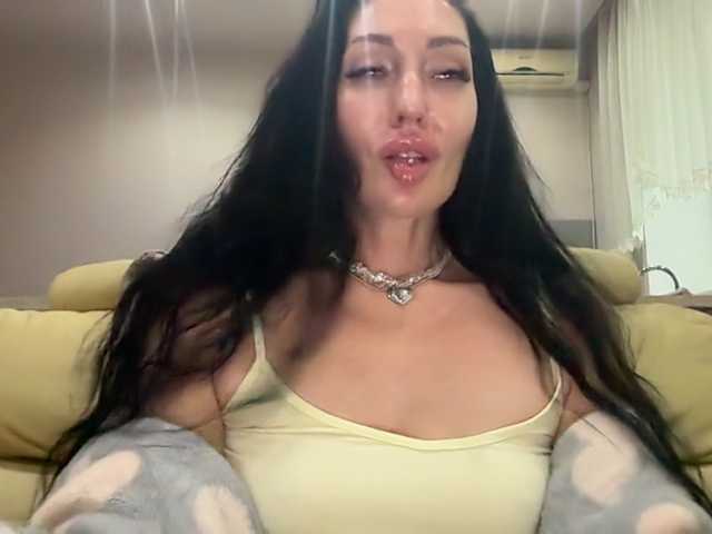 KorolevaQween000 live cam preview