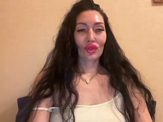 KorolevaQween000 live cam preview