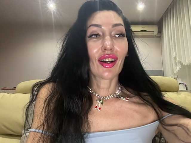 KorolevaQween000 live cam preview