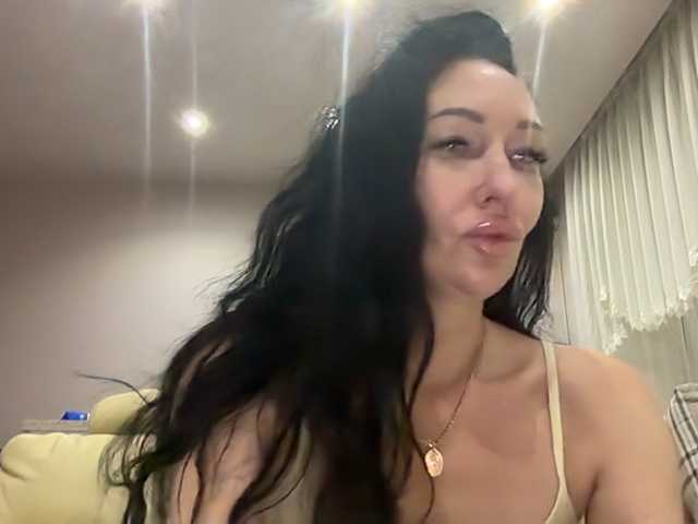 KorolevaQween000 live cam on BongaCams