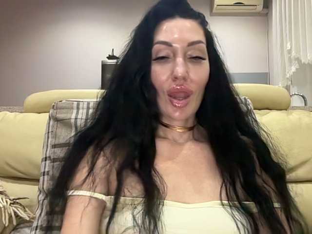 KorolevaQween000 live cam preview