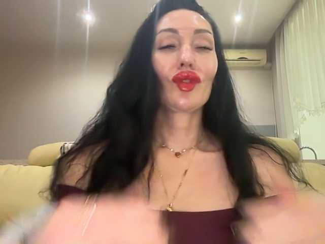 KorolevaQween000 live cam on BongaCams