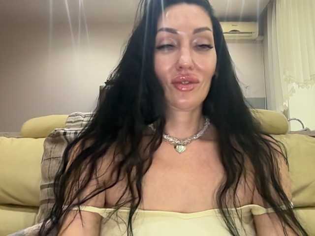KorolevaQween000 live cam preview