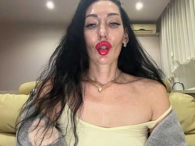 KorolevaQween000 live cam on BongaCams