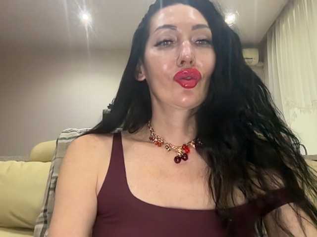 KorolevaQween000 live cam preview
