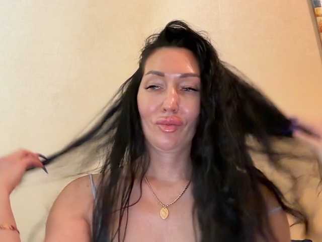 KorolevaQween000 live cam on BongaCams