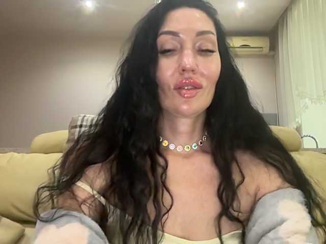 KorolevaQween000 live cam preview