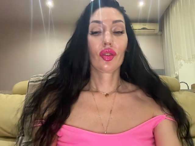 KorolevaQween000 live cam preview