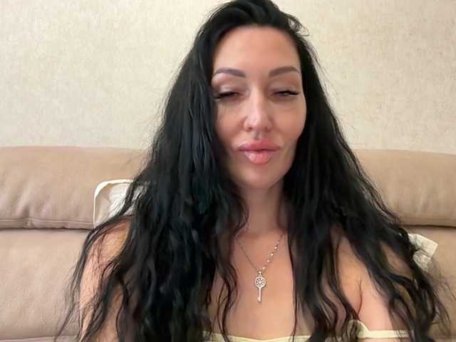 KorolevaQween000 live cam on BongaCams