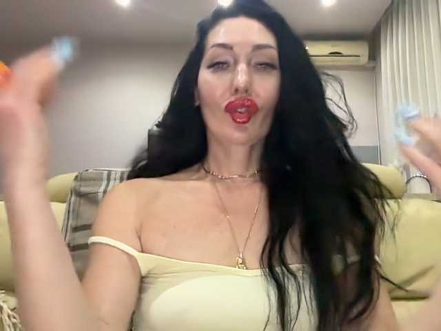 KorolevaQween000 live cam preview