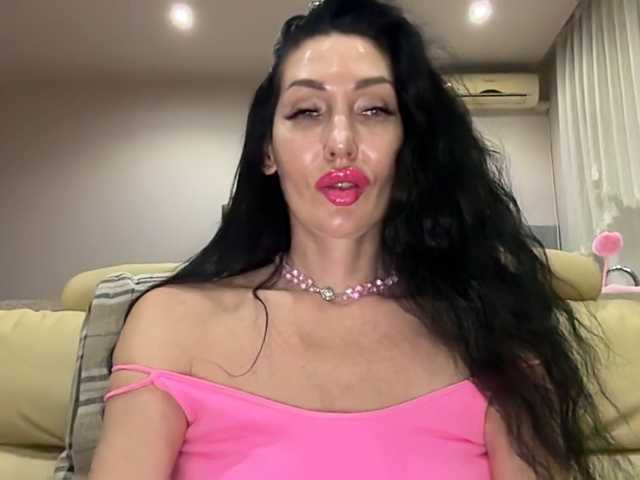 KorolevaQween000 live cam on BongaCams
