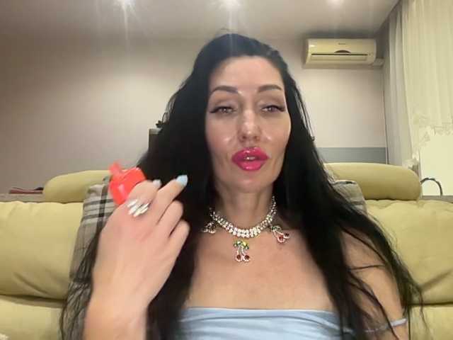 KorolevaQween000 live cam preview