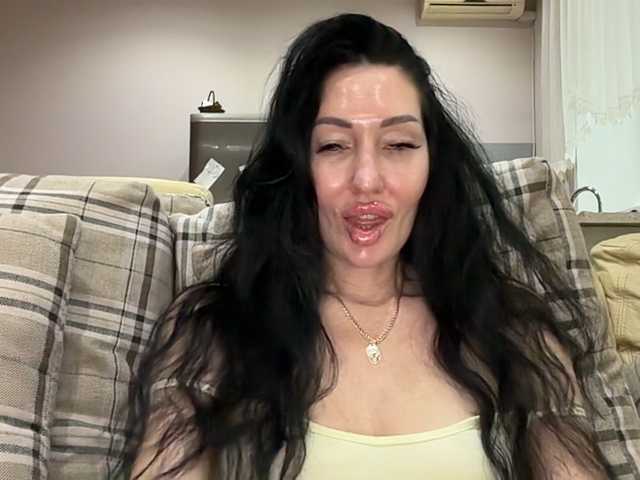 KorolevaQween000 live cam on BongaCams