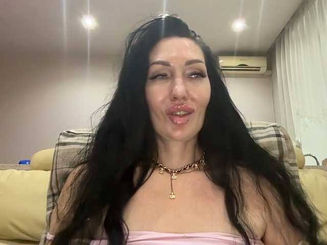KorolevaQween000 live cam on BongaCams