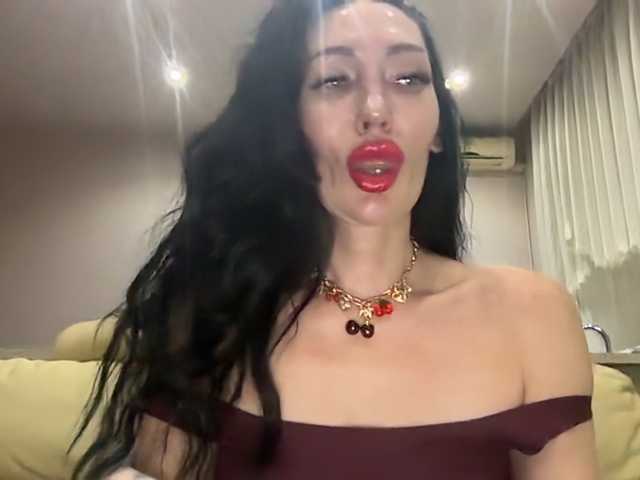 KorolevaQween000 live cam preview
