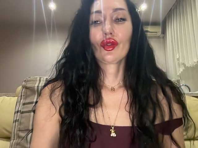 KorolevaQween000 live cam on BongaCams