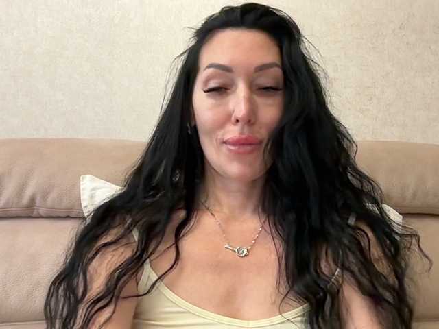 KorolevaQween000 live cam on BongaCams