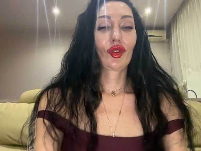 KorolevaQween000 live cam preview