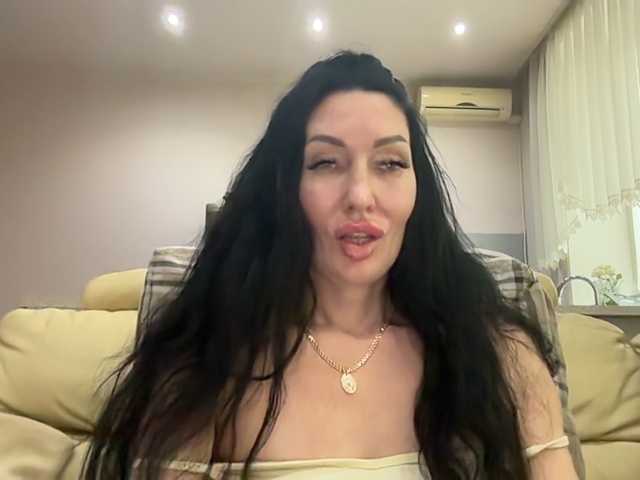 KorolevaQween000 live cam on BongaCams
